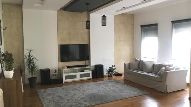Kuća, Petosoban i veći, Izdavanje, 300m2, Zemun, Zemun