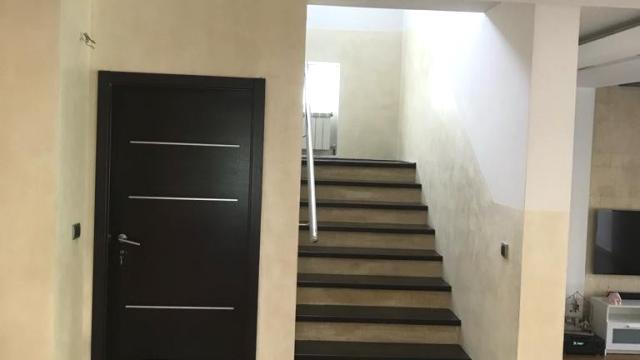 Kuća, Petosoban i veći, Izdavanje, 300m2, Zemun, Zemun