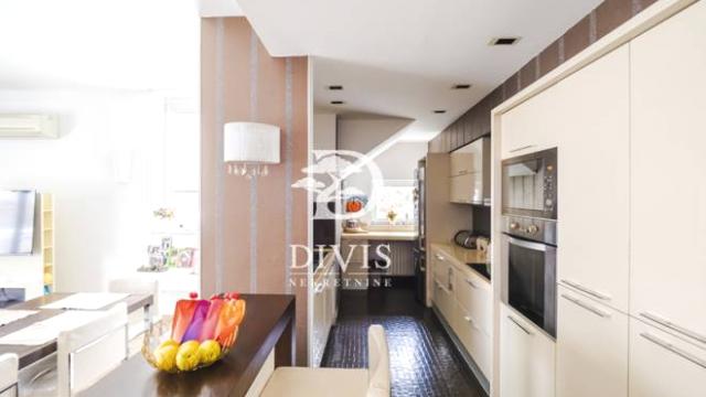 Stan, Petosoban, Izdavanje, 153m2, Bulevar Oslobođenja