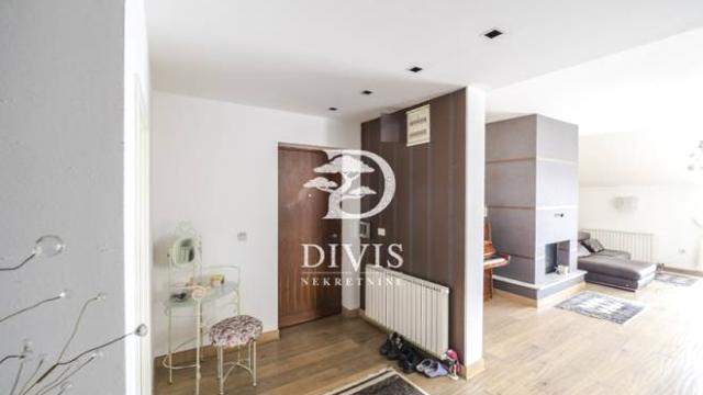 Stan, Petosoban, Izdavanje, 153m2, Bulevar Oslobođenja