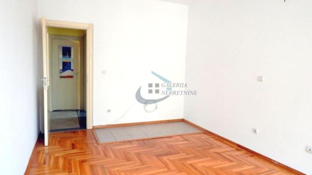 Stan, četvorosoban, Izdavanje, 130m2, Profesorska kolonija, Palilula, Stojana Novakovića