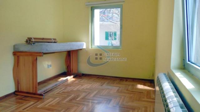 Stan, četvorosoban, Izdavanje, 130m2, Profesorska kolonija, Palilula, Stojana Novakovića