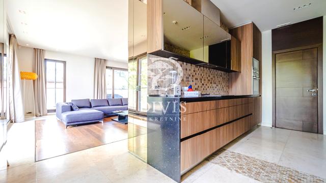 Stan, četvorosoban, Izdavanje, 234m2, Serdar Jola