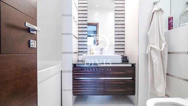 Stan, četvorosoban, Izdavanje, 234m2, Serdar Jola