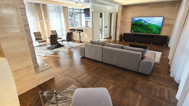 Stan, Trosoban, Izdavanje, 146m2, Velisava Vulovića