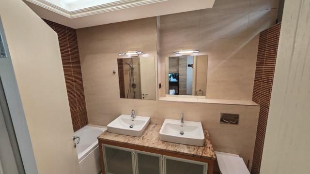 Stan, Trosoban, Izdavanje, 146m2, Velisava Vulovića