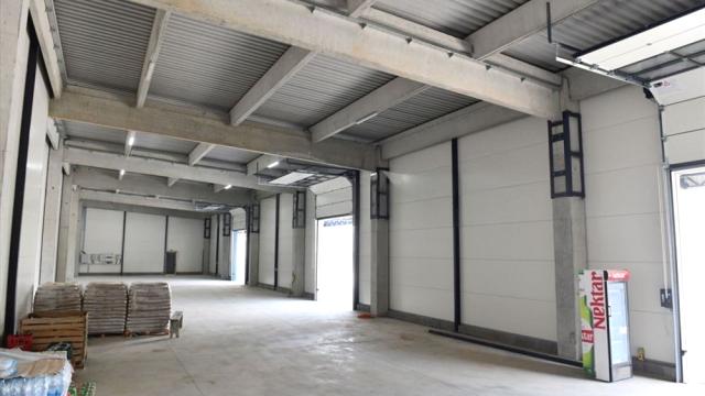 Poslovni prostor, Jednosoban, Izdavanje, 920m2, Trnava, Okolno mesto, Zadrugarska