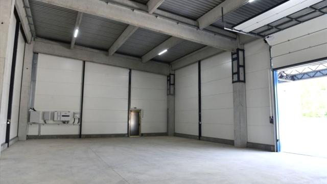 Poslovni prostor, Jednosoban, Izdavanje, 920m2, Trnava, Okolno mesto, Zadrugarska