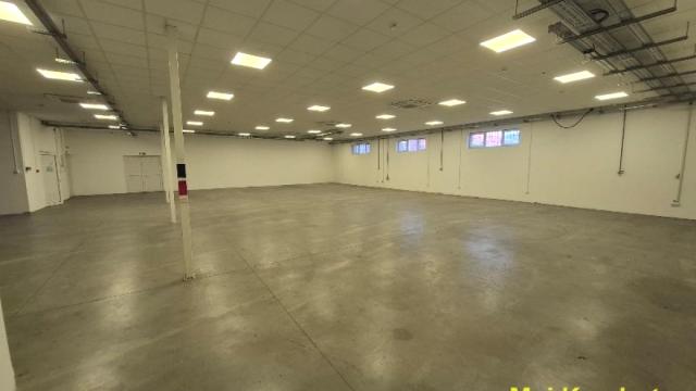 Poslovni prostor, Izdavanje, 652m2, Altina, Zemun, Ugrinovački put 21. deo