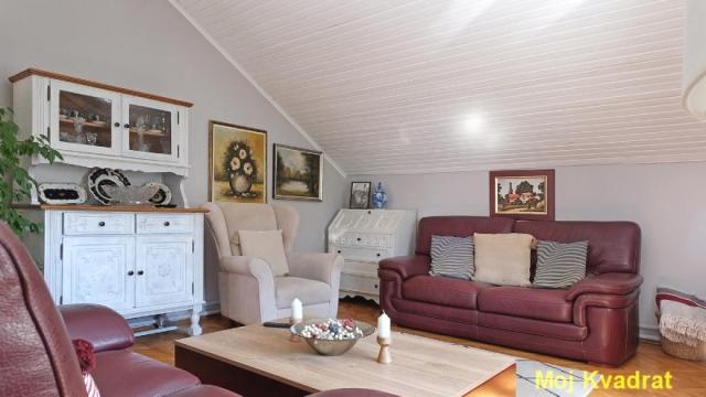 Stan, četvorosoban, Prodaja, 100m2, Zemun polje, Zemun, Pere Kosorića