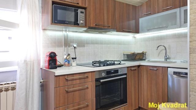 Stan, četvorosoban, Prodaja, 100m2, Zemun polje, Zemun, Pere Kosorića