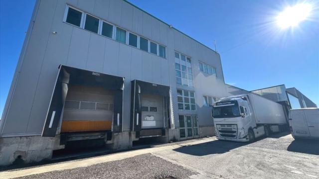 Poslovni prostor, Trosoban, Izdavanje, 3200m2, Šimanovci, Okolno mesto, Kapetana Svetislava Krstica