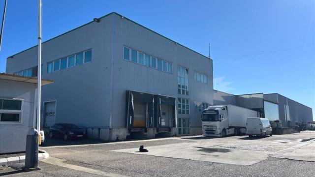 Poslovni prostor, Trosoban, Izdavanje, 3200m2, Šimanovci, Okolno mesto, Kapetana Svetislava Krstica