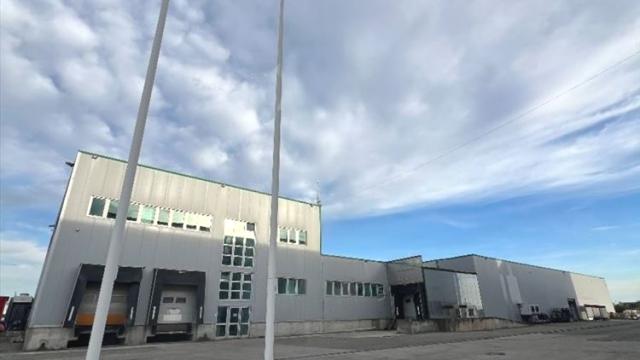 Poslovni prostor, Trosoban, Izdavanje, 3200m2, Šimanovci, Okolno mesto, Kapetana Svetislava Krstica