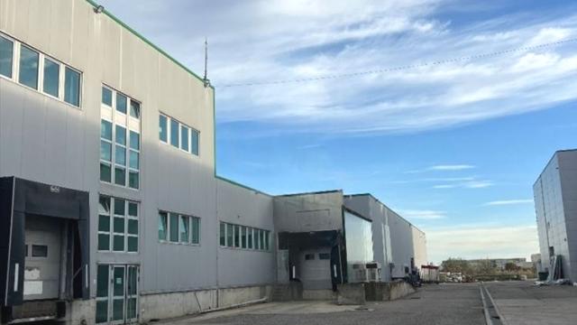 Poslovni prostor, Trosoban, Izdavanje, 3200m2, Šimanovci, Okolno mesto, Kapetana Svetislava Krstica