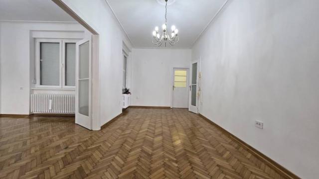 Stan, četvoroiposoban, Izdavanje, 136m2, Trg Nikole Pašića