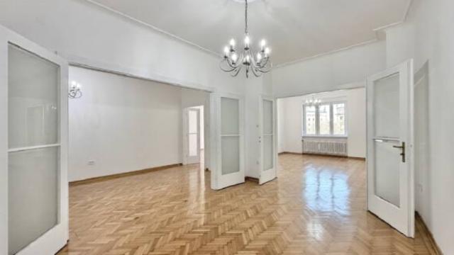 Stan, četvoroiposoban, Izdavanje, 136m2, Trg Nikole Pašića