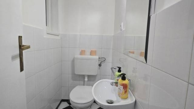 Stan, četvoroiposoban, Izdavanje, 136m2, Trg Nikole Pašića