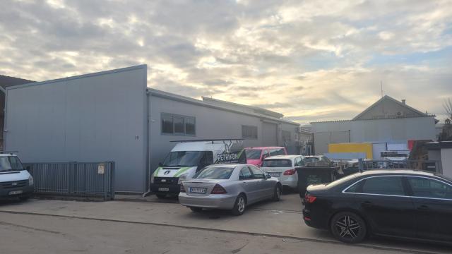 Poslovni prostor, Trosoban, Izdavanje, 750m2, Veternik, Novi Sad, Adel Nemesanji 19
