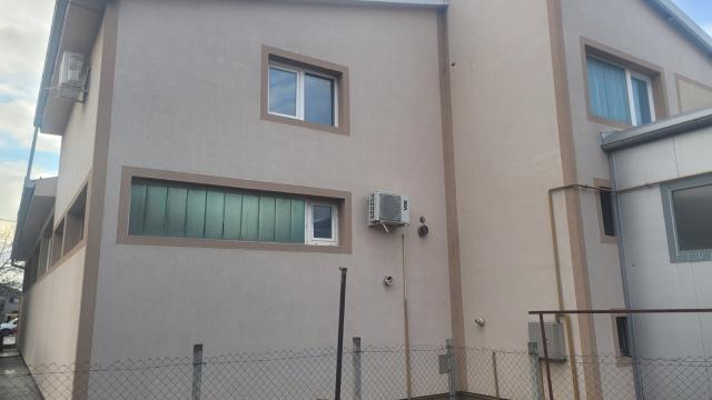 Poslovni prostor, Trosoban, Izdavanje, 750m2, Veternik, Novi Sad, Adel Nemesanji 19