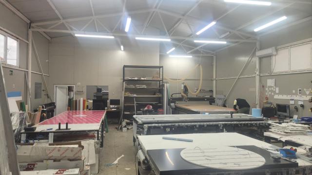 Poslovni prostor, Trosoban, Izdavanje, 750m2, Veternik, Novi Sad, Adel Nemesanji 19