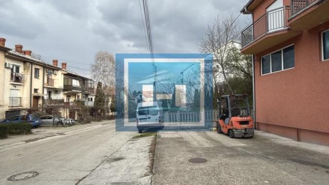 Poslovni prostor, Jednosoban, Izdavanje, 320m2, Strelište, Gradska lokacija, Jagodina