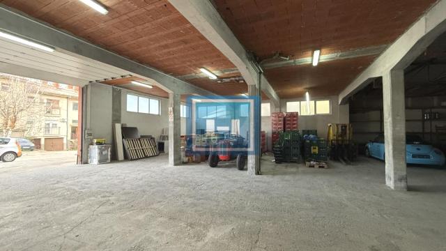 Poslovni prostor, Jednosoban, Izdavanje, 320m2, Strelište, Gradska lokacija, Jagodina