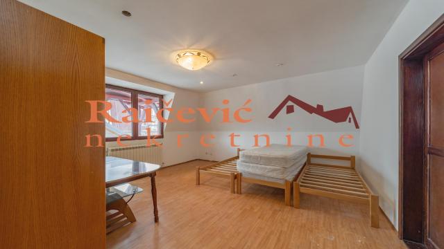 Kuća, Izdavanje, 250m2, Učiteljsko naselje, Zvezdara, Uciteljska