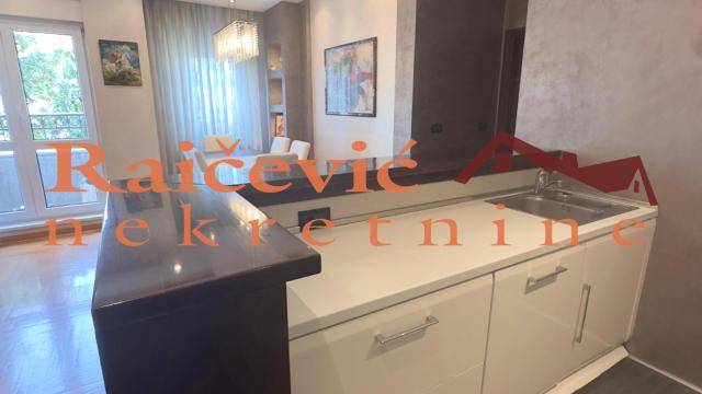 Stan, četvorosoban, Izdavanje, 97m2, Crveni krst, Vračar, Vojvode Supljikca