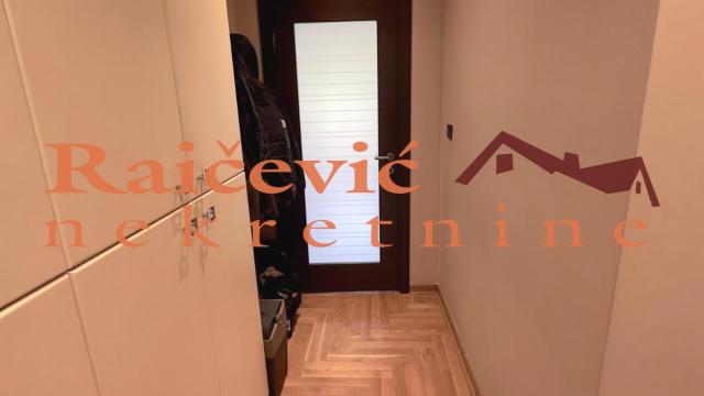 Stan, četvorosoban, Izdavanje, 97m2, Crveni krst, Vračar, Vojvode Supljikca