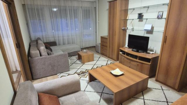 Stan, Dvosoban, Izdavanje, 61m2, Blok 70 (kineski tržni centar), Novi Beograd, Jurija Gagarina 37