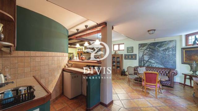 Kuća, Trosoban, Prodaja, 377m2, Milice Milojković