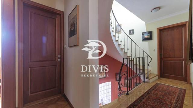 Kuća, Trosoban, Prodaja, 377m2, Milice Milojković