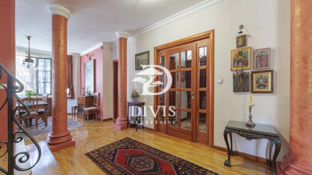 Kuća, Trosoban, Prodaja, 377m2, Milice Milojković