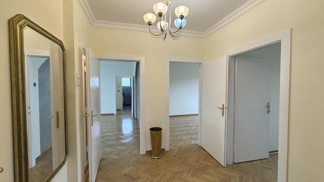 Poslovni prostor, Petosoban i veći, Izdavanje, 135m2, Senjačka