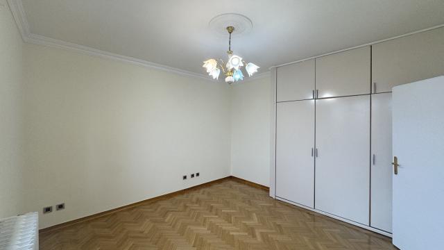 Poslovni prostor, Petosoban i veći, Izdavanje, 135m2, Senjačka