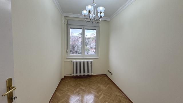 Poslovni prostor, Petosoban i veći, Izdavanje, 135m2, Senjačka