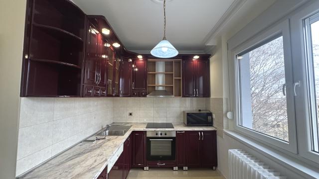 Poslovni prostor, Petosoban i veći, Izdavanje, 135m2, Senjačka