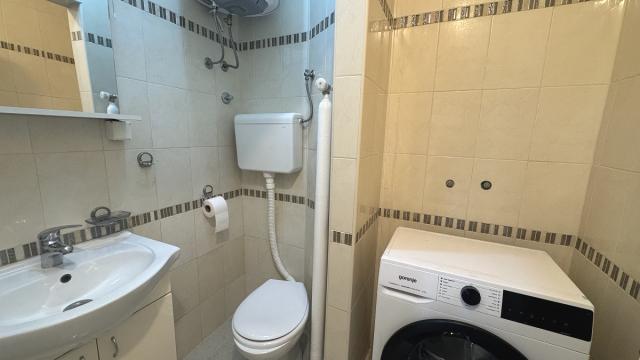 Poslovni prostor, Petosoban i veći, Izdavanje, 135m2, Senjačka