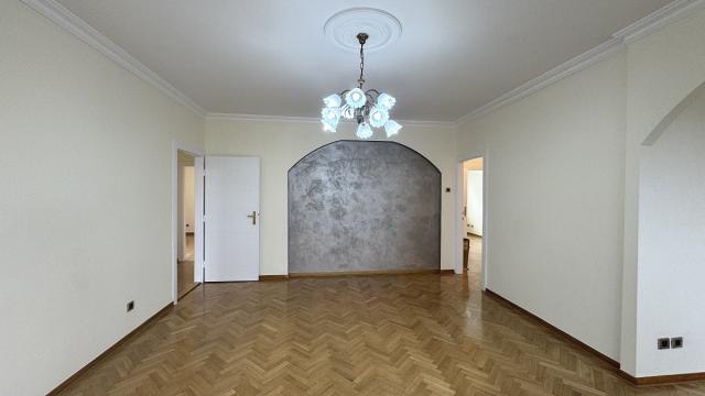 Poslovni prostor, Petosoban i veći, Izdavanje, 135m2, Senjačka