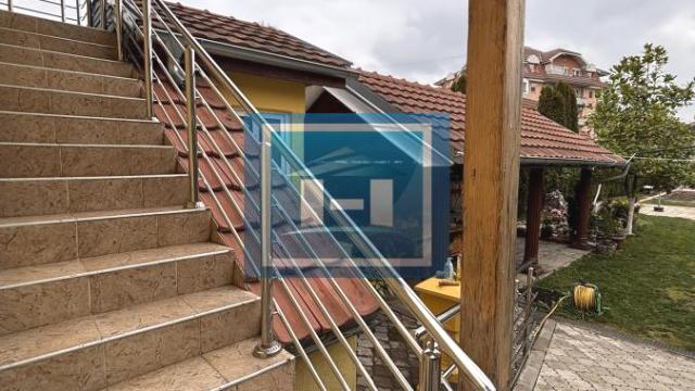 Kuća, Prodaja, 181m2, Kajsijar, Gradska lokacija, Jagodina