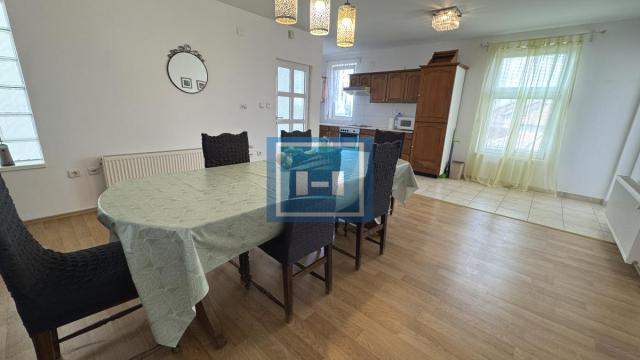 Stan, Trosoban, Izdavanje, 100m2, Ćuprija