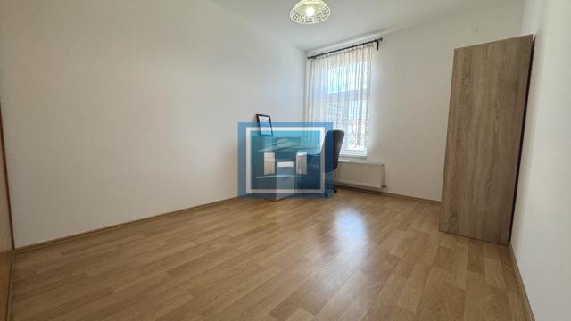 Stan, Trosoban, Izdavanje, 100m2, Ćuprija