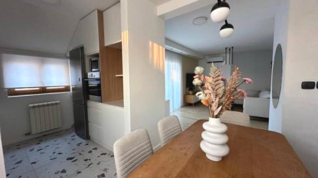 Stan, Trosoban, Izdavanje, 99m2, Tetovska