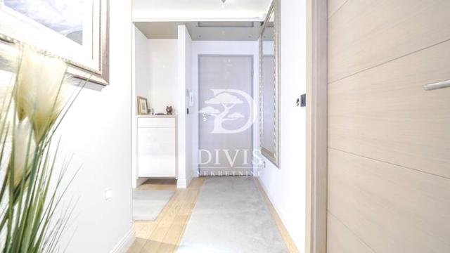 Stan, Trosoban, Prodaja, 83m2, Šumatovačka