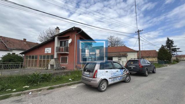 Kuća, četvorosoban, Prodaja, 124m2, Gradska lokacija, Ćuprija