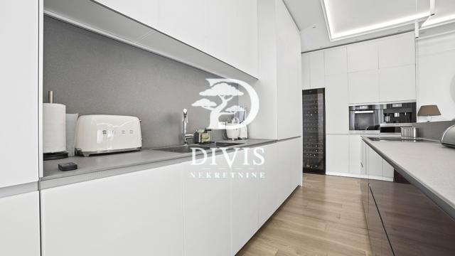 Stan, četvorosoban, Prodaja, 207m2, Mome Kapora