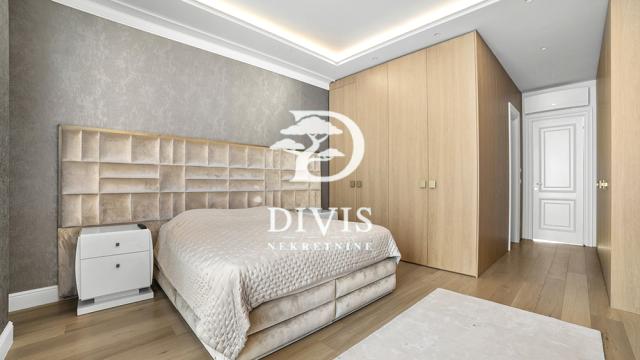 Stan, četvorosoban, Prodaja, 207m2, Mome Kapora