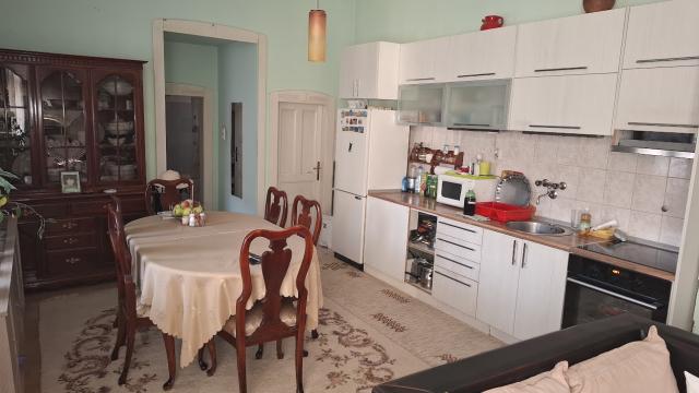 Kuća, Petosoban i veći, Prodaja, 300m2, Dože Đerđa