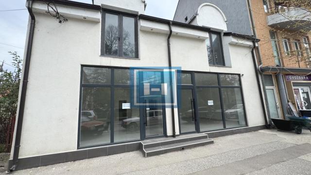 Poslovni prostor, Izdavanje, 110m2, Centar, Gradska lokacija, Despotovac
